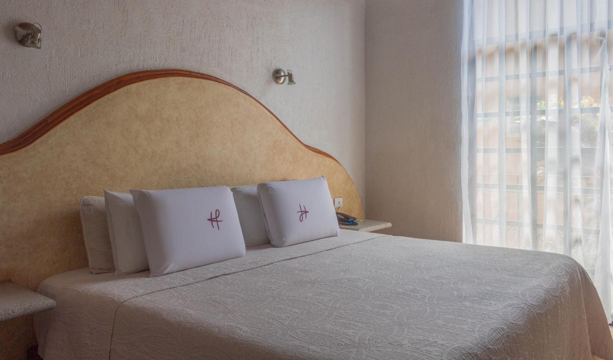 Hotel Fenix تاباتشولا المظهر الخارجي الصورة