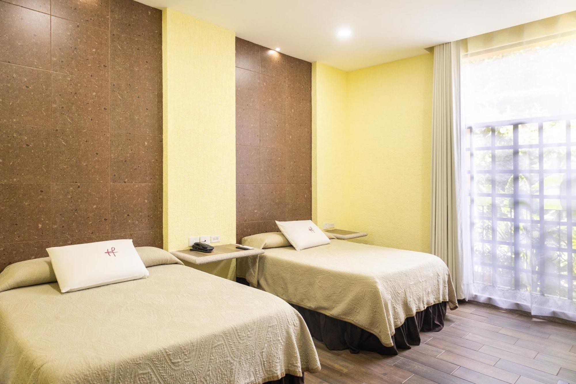 Hotel Fenix تاباتشولا المظهر الخارجي الصورة